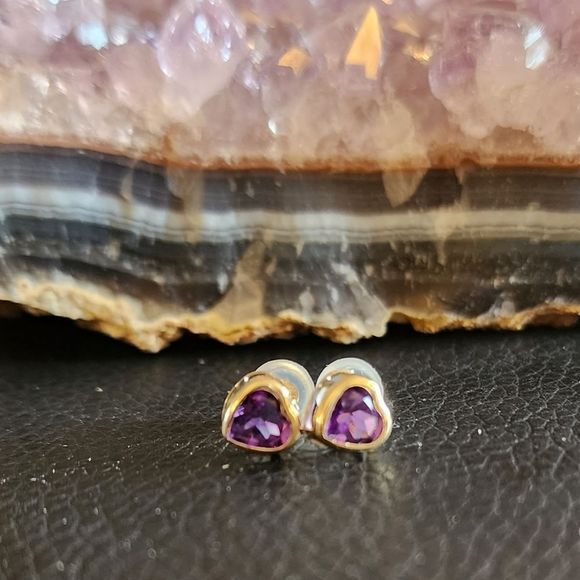 10k Yellow Gold 💜 Amethyst Heart Stud Earrings - Picture 2 of 5